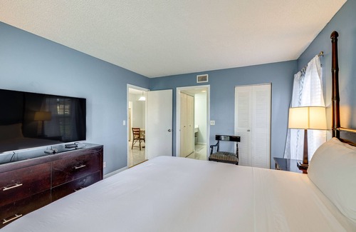 Greenacres Condo | West Palm Beach Condo ~ 8 Mi to Beach & Downtown!