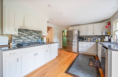 Cornwall House | West Point Villa - Jacuzzi Pool BBQ Games Pets