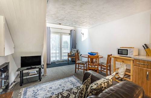Yarmouth Apartment | WEST SEA VIEW NO 4, pet friendly, country holiday cottage in Yarmouth