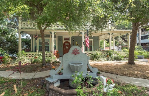 Crescent City House | West Stella Lake House with Outdoor Pool Table & Fireplace residence