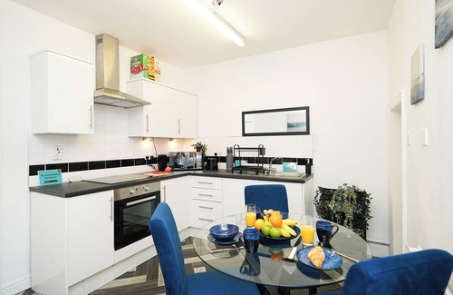 Sheffield City Centre Apartment | West Street Apartment: Free Parking, Rare Find