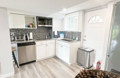 West Vancouver House | West Vancouver · Landmark View · Prime Location · 2BR Private Suite