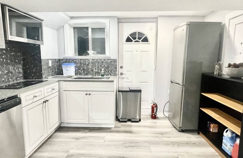 West Vancouver House | West Vancouver · Landmark View · Prime Location · 2BR Private Suite