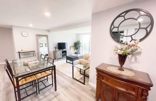 West Vancouver House | West Vancouver · Landmark View · Prime Location · 2BR Private Suite