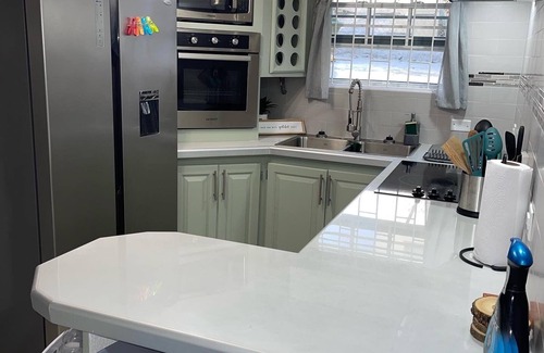 Wanstead Apartment | West view 1- ask about our special rates ! free wifi, modern, near the beach