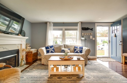 West Yarmouth Cottage | West Yarmouth Cottage w/ Gas Grill: Walk to Beach!