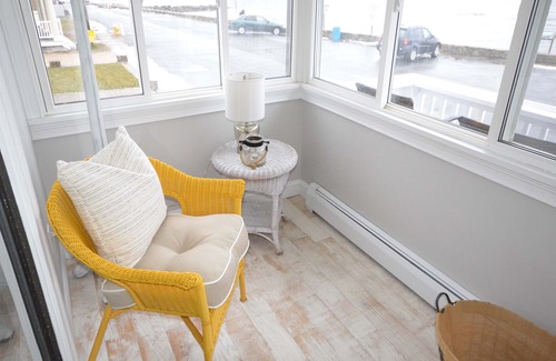 Westbrook Center House | Westbrook 2 Bed Cottage w/ Paddle Boards, Beach Supplies, and Grill - 7 day min