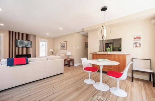 Upper Lonsdale House | WestCoast Garden Suite | 1 Bedroom | Private | Quiet | Central | Modern