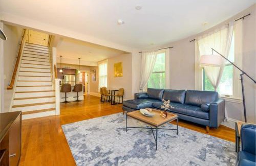 Eastside House | Westcott 1BR & Loft Apt in Mansion mins SU & JMA Dome