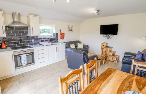 Alford Cottage | WESTERBY LODGE, pet friendly, with a garden in Alford