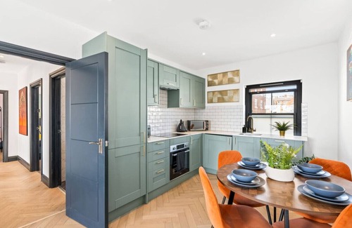 Brighton City Centre Apartment | Western Seaview Terrace | Sleeps 9 | 8Beds