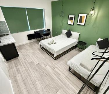 East Acton Apartment | Westfield Shopping Studios - 129 - Chic City Escape