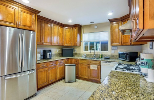 Westminster Apartment | Westminster Apartment Near Beaches & Theme Parks!