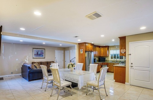 Westminster Apartment | Westminster Apartment Near Beaches & Theme Parks!