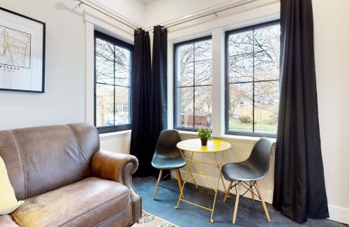 Sellwood-Moreland Apartment | Westmoreland Sweet Suite