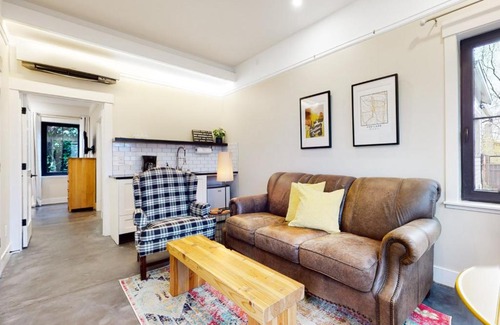 Sellwood-Moreland Apartment | Westmoreland Sweet Suite