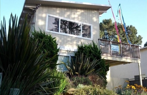 Westside Santa Cruz House | Westside 3 BR + loft Overlooks Natural Bridges Beach. Great for Families!