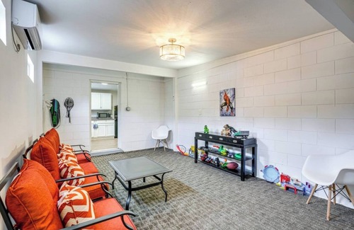 Inwood House | Westwood Cottage- 3 BDRM, Perfect for Families!