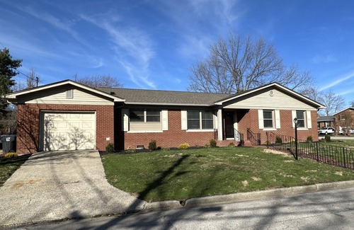 Richmond House | Westwood Luxury Ranch Home includes washer/dryer