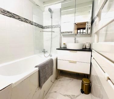 Luc-sur-Mer Apartment | Whale loft