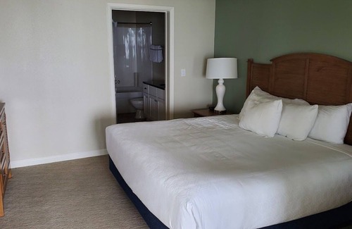 Logsden Resort | Whale Pointe Resort: 3-bedroom, 3rd floor - unit sleeps 8 in Depoe Bay.