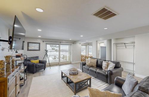 Depoe Bay Apartment | Whale Watchers -Lower