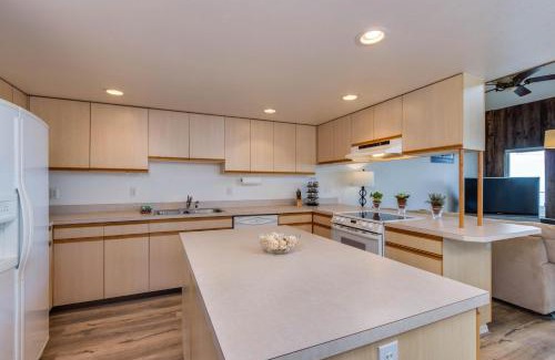 Depoe Bay Apartment | Whaler's Getaway