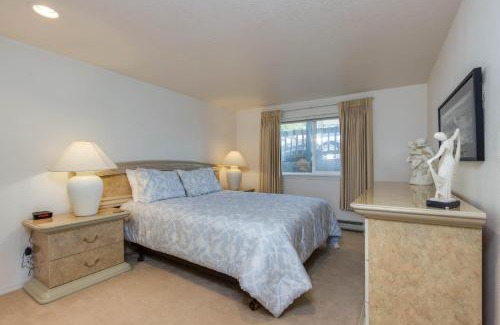 Depoe Bay Apartment | Whaler's Getaway