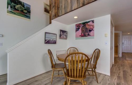 Depoe Bay Apartment | Whaler's Getaway