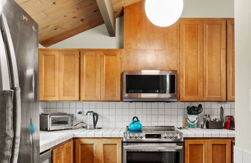 Eastside Santa Cruz House | Whaler's Walk Lagoon