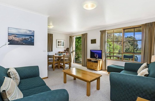 Port Fairy Cottage | Whalers Cottage - Quiet Cottage with views over lake