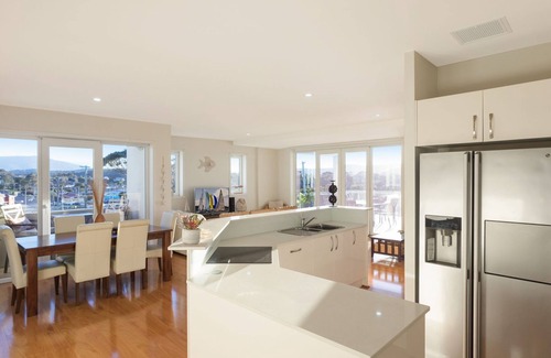 Narooma Apartment | Wharf Apartment Unit 11