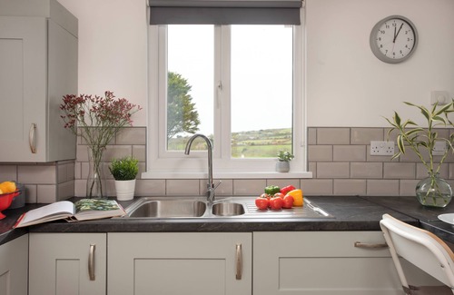 Helford Passage Cottage | WHEAL JEWEL LODGE, pet friendly, with hot tub in Helston