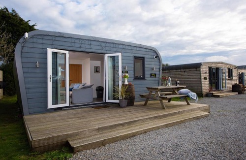 Helford Passage Apartment | Wheal Tor- Beautifully Fitted Wooden Lodge Helston Cornwall