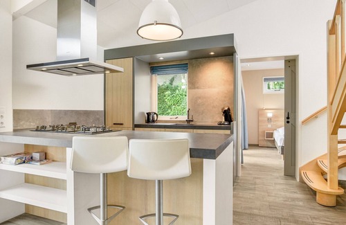 Brouwershaven Cottage | Wheelchair accessible 10-person bungalow