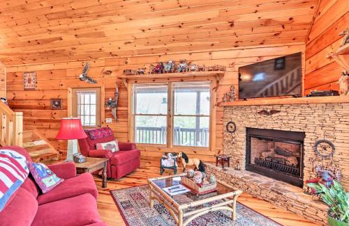 Murphy House | Wheelchair-Accessible Murphy Cabin with Fire Pit!