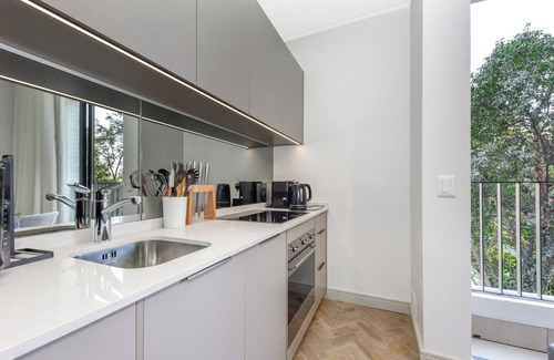 Greater Johannesburg Metropolitan Area Apartment | Where Business Meets Pleasure, Luxe Retreat