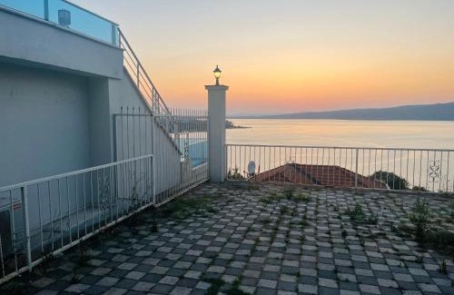 Sapanca Villa | WHİTE ROSE VİLLA Jakuzili ve Isıtma Havuzlu