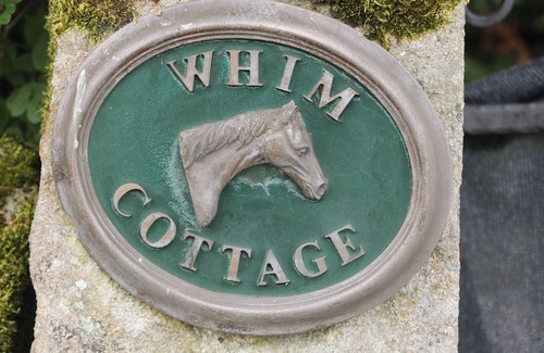 Hathersage Cottage | WHIM COTTAGE, pet friendly, with open fire in Hathersage