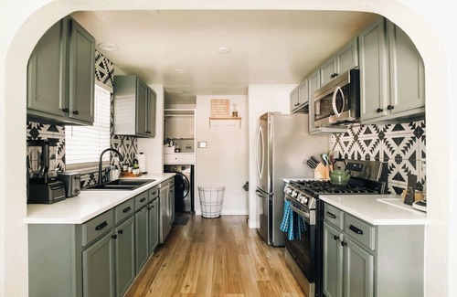 Congress Park House | Whimsical Escape - Near Botanic Gardens & Zoo