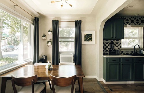 Congress Park House | Whimsical Escape - Near Botanic Gardens & Zoo