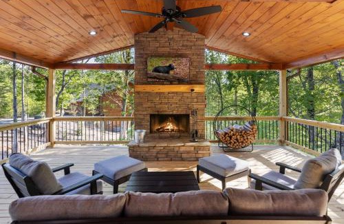 Mineral Bluff Villa | Whiskey Woods - Newly built cabin with fireplace wifi and more