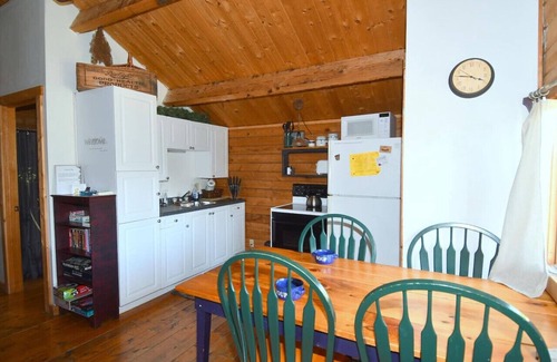 Berkeley Springs House | Whispering Hills - Secluded | Pets | Hot Tub | Wifi | Fire Pit | Screen Porch