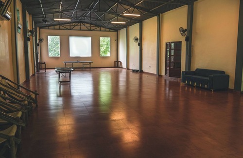 Ulhasnagar Hotel | Whispering Peepul Resort