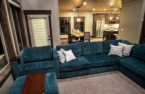 Duck Creek Village Cabin | Whispering Pines Luxury Cabin in Duck Creek Village