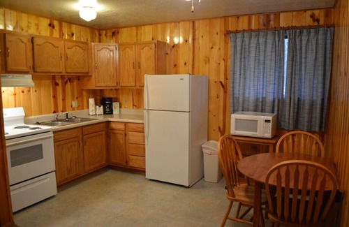Pinetop-Lakeside Cabin | Whispering Pines - Cabin 31 (Spa Tub)