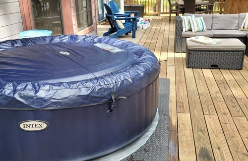 Trinity Cottage | Whispering Pines on Lake (Woods/Hot Tub/Lakefront)