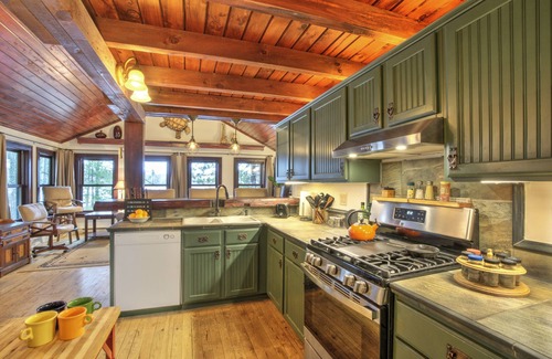 Cornucopia House | Whispering Pines on Lake Siskiwit