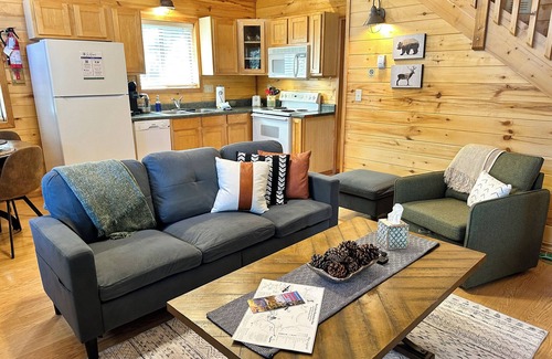 Heber Cabin | Whispering Pines | Updated, Hot tub, Pet-friendly