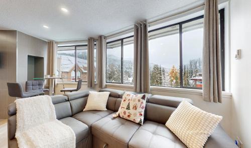 Whistler Village Apartment | Whistler village central stay!